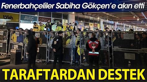 Fenerbahçe ပရိသတ်များသည် Sabiha Gökçen လေဆိပ်သို့ စုဝေးခဲ့ကြသည်။